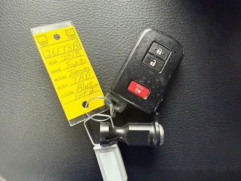 Used 2018 Toyota Tacoma TRD Sport AWD/4WD image 35