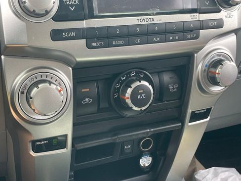 Used 2012 Toyota 4Runner SR5 w/ Convenience Pkg image 9