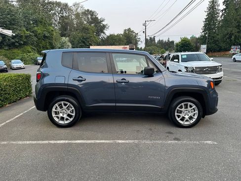 Used 2023 Jeep Renegade Latitude AWD/4WD image 4