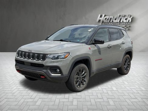 Used 2023 Jeep Compass Trailhawk AWD/4WD image 5