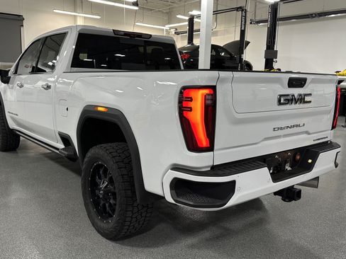 Used 2025 GMC Sierra 2500 Denali Ultimate w/ Max Trailering Package AWD/4WD image 8