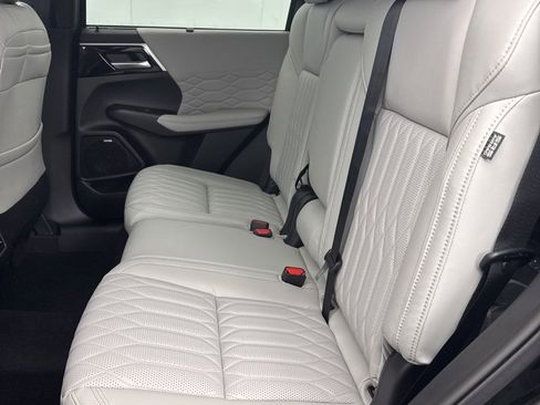 New 2025 Mitsubishi Outlander SEL image 27