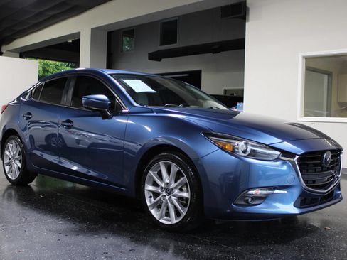 Used 2017 MAZDA MAZDA3 Grand Touring w/ Premium Equipment Package FWD image 2