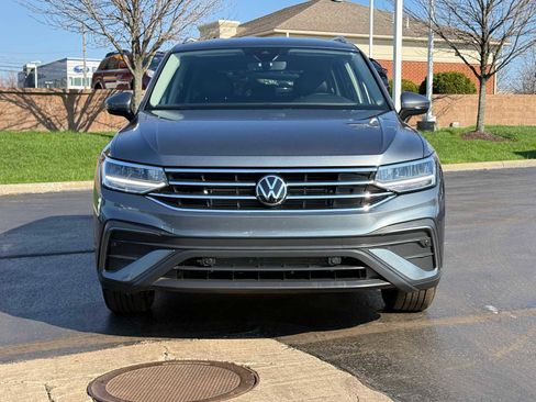 Certified 2023 Volkswagen Tiguan SE image 2