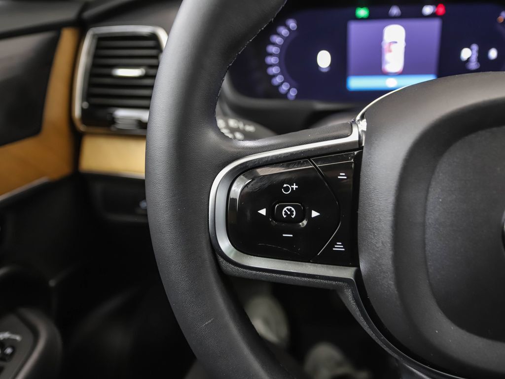 Used 2023 Volvo XC90 B5 Plus AWD/4WD image 12