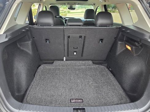 Used 2023 Volkswagen Taos SE w/ Panoramic Sunroof Package FWD image 30