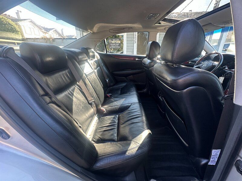 Used 2002 Lexus ES 330 w/ Premium Pkg FWD image 17