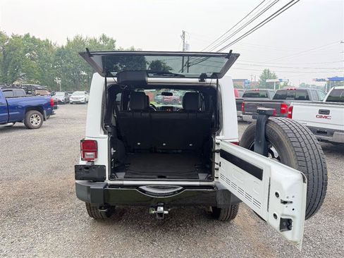 Used 2018 Jeep Wrangler Unlimited Sahara AWD/4WD image 6
