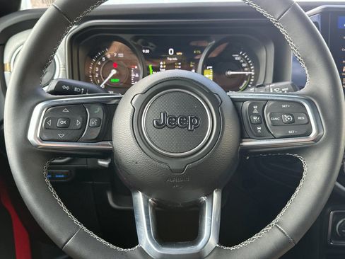 Certified 2025 Jeep Wrangler Unlimited Sahara w/ Safety Group image 23