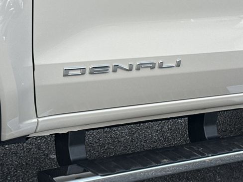 New 2026 GMC Canyon Denali image 16
