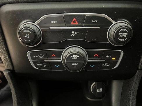 Used 2015 Dodge Charger SXT image 32