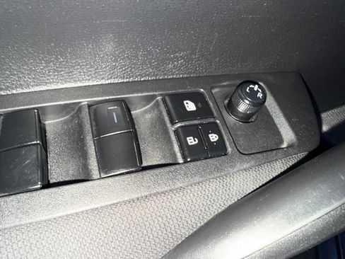 Used 2020 Toyota Corolla LE image 16