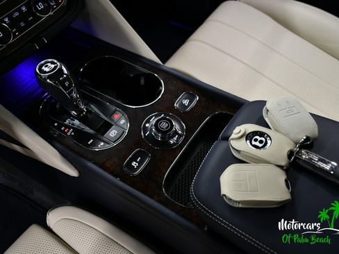 Used 2023 Bentley Bentayga AWD/4WD image 54