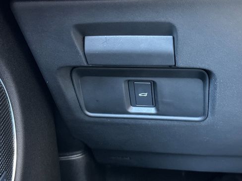 Certified 2025 Land Rover Discovery Sport Dynamic SE image 32