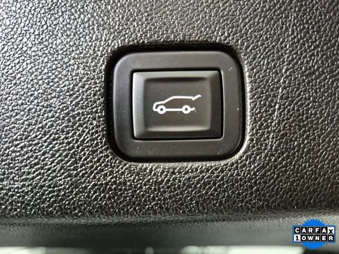 Certified 2025 Cadillac XT6 Premium Luxury image 11