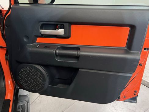 Used 2014 Toyota FJ Cruiser 4WD image 23