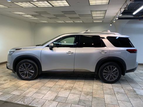 Used 2022 Nissan Pathfinder SL w/ SL Premium Package image 5