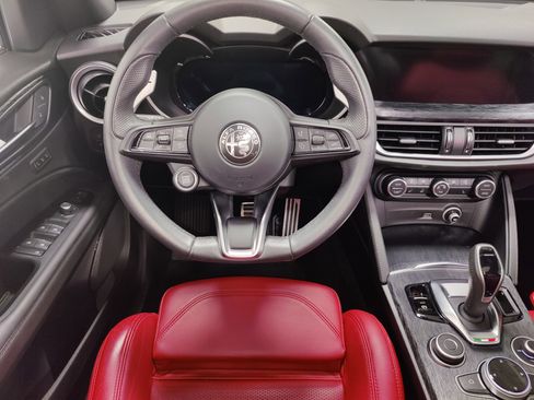 Used 2024 Alfa Romeo Stelvio Sprint image 23