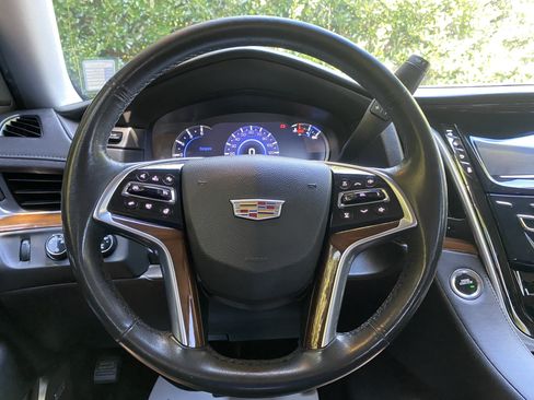 Used 2020 Cadillac Escalade Luxury AWD/4WD image 19