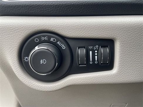 Used 2021 Chrysler Pacifica Touring-L w/ Premium & Safety Sphere Group image 35