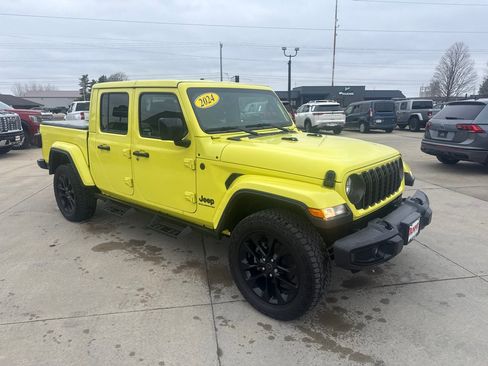 Used 2024 Jeep Gladiator Sport image 7