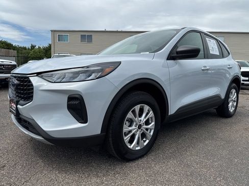 Used 2025 Ford Escape Active w/ Tech Pack #1 AWD/4WD image 3