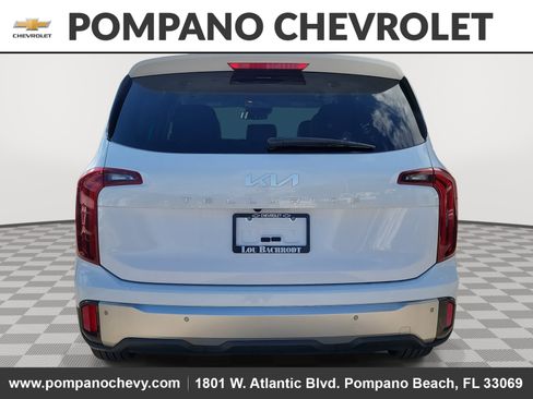 Used 2023 Kia Telluride LX image 4