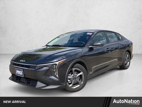 Used 2025 Kia K4 LXS image 1