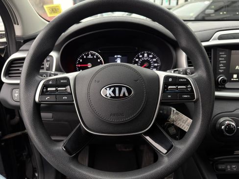 Used 2019 Kia Sorento LX image 18