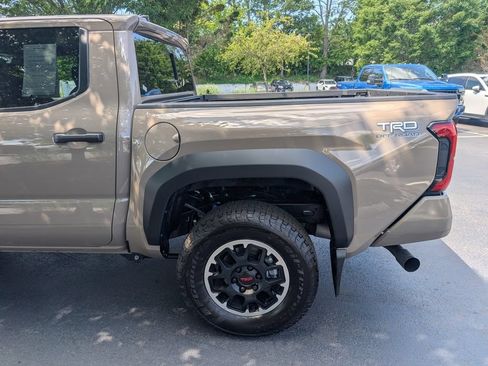 Used 2026 Toyota Tacoma TRD Off-Road w/ TRD Off Road Upgrade Package AWD/4WD image 4