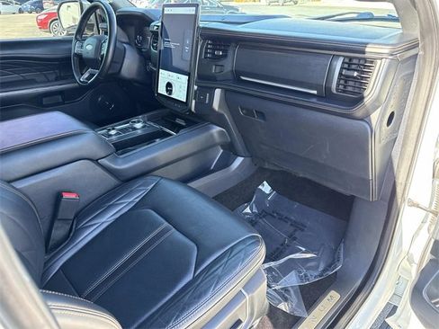 Used 2022 Ford Expedition Max Platinum image 16