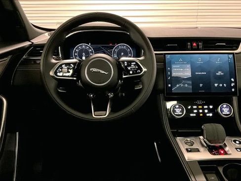 Certified 2025 Jaguar F-PACE R-Dynamic S image 4