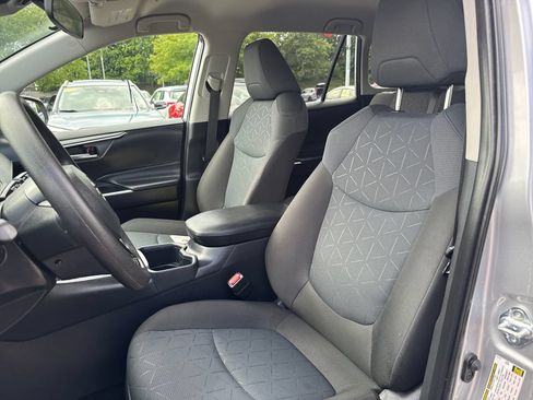 Used 2025 Toyota RAV4 XLE AWD/4WD image 15
