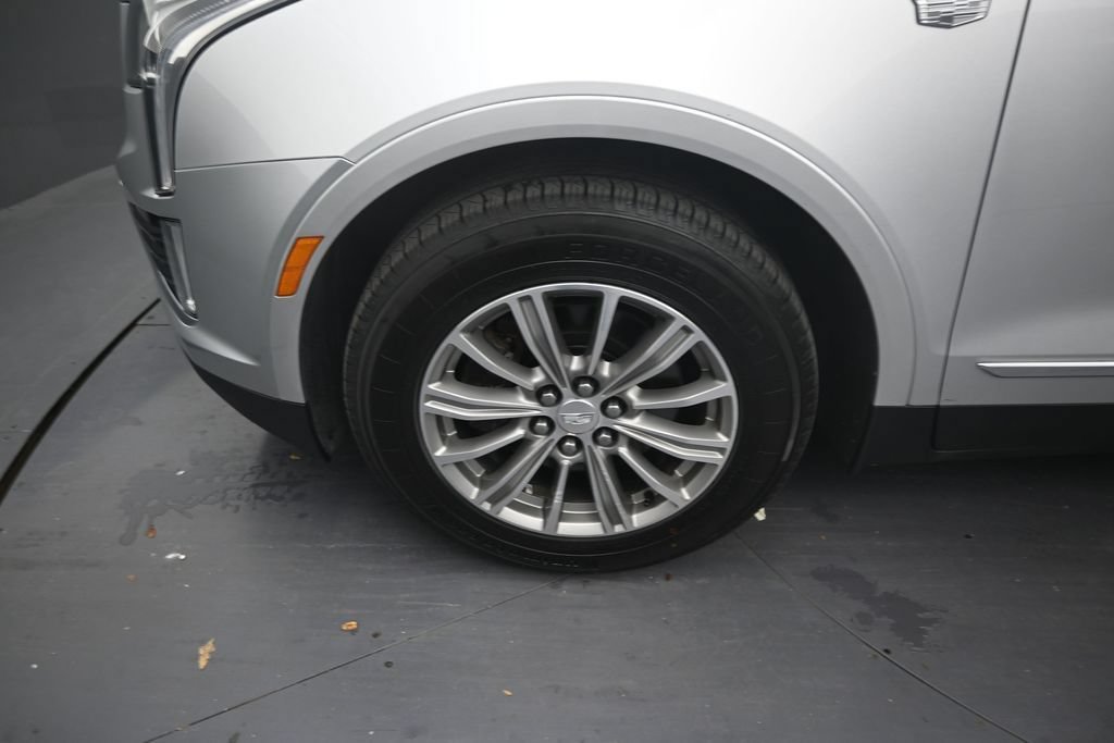 Used 2017 Cadillac XT5 Luxury w/ Driver Awareness Package FWD image 9