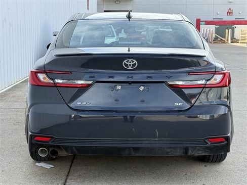Used 2025 Toyota Camry SE image 5