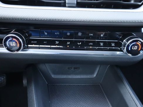 New 2027 Chevrolet Equinox LT w/ Convenience Package II FWD image 14