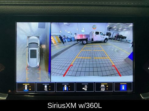 Used 2023 Cadillac XT6 Sport w/ Technology Package AWD/4WD image 4