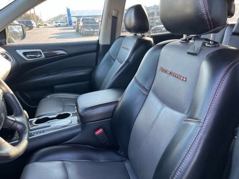 Used 2019 Nissan Pathfinder SL w/ Rock Creek Edition FWD image 8