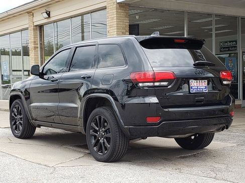 Used 2021 Jeep Grand Cherokee Laredo X AWD/4WD image 3