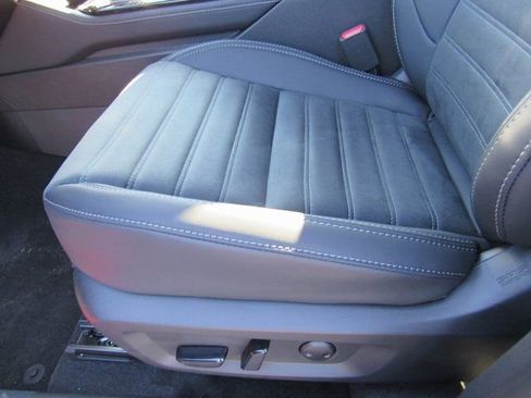 New 2025 Mitsubishi Outlander SE image 13