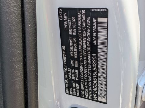 Certified 2025 Porsche Macan S AWD/4WD image 29