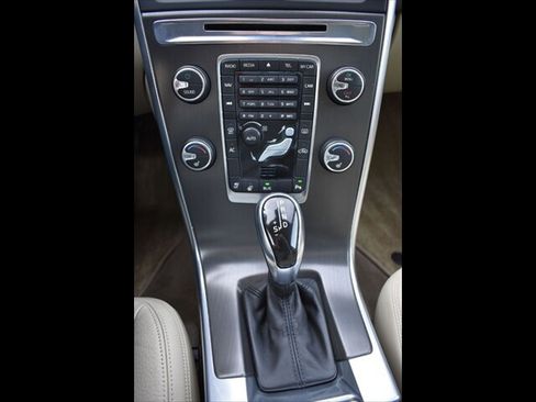 Used 2014 Volvo XC60 T6 image 12