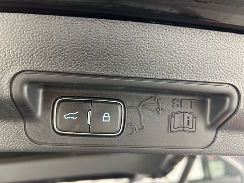 Used 2023 Ford Explorer Limited image 35