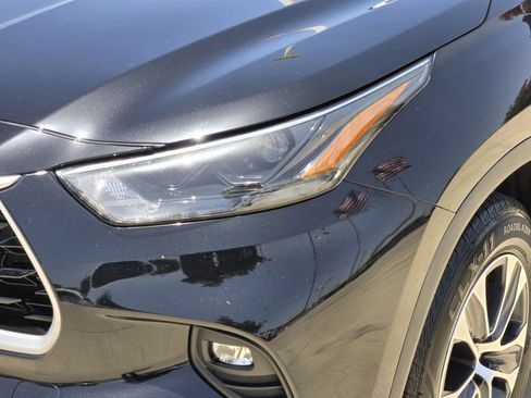 Used 2023 Toyota Highlander XLE FWD image 5