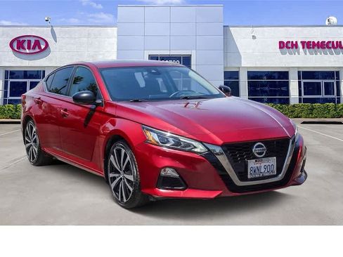 Used 2021 Nissan Altima 2.5 SR w/ SR Premium Package image 3