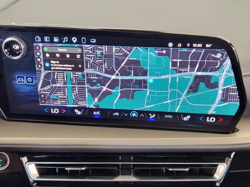 Certified 2025 Chevrolet Traverse LT FWD image 18