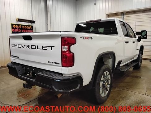 Used 2022 Chevrolet Silverado 2500 Custom w/ Custom Convenience Package AWD/4WD image 3