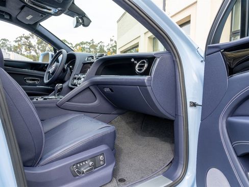 New 2025 Bentley Bentayga image 34