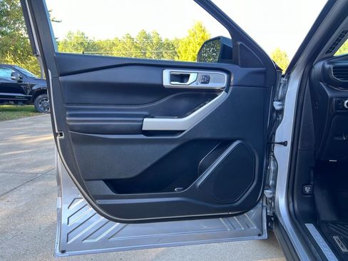 Used 2023 Ford Explorer Limited w/ Equipment Group 301A image 11