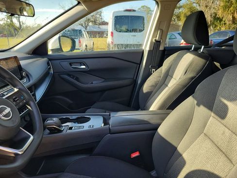 Used 2024 Nissan Rogue SV image 15